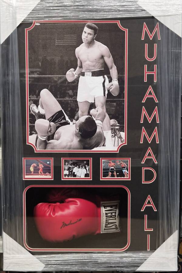 Muhammad Ali — Signed Everlast Glove